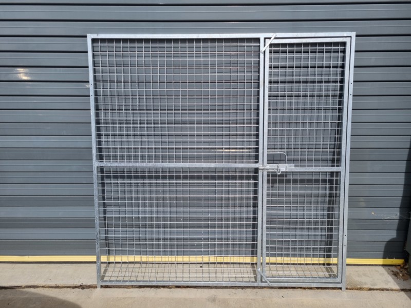 Standard gated mesh panel