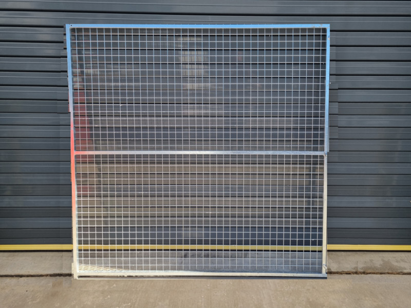 Standard mesh panel